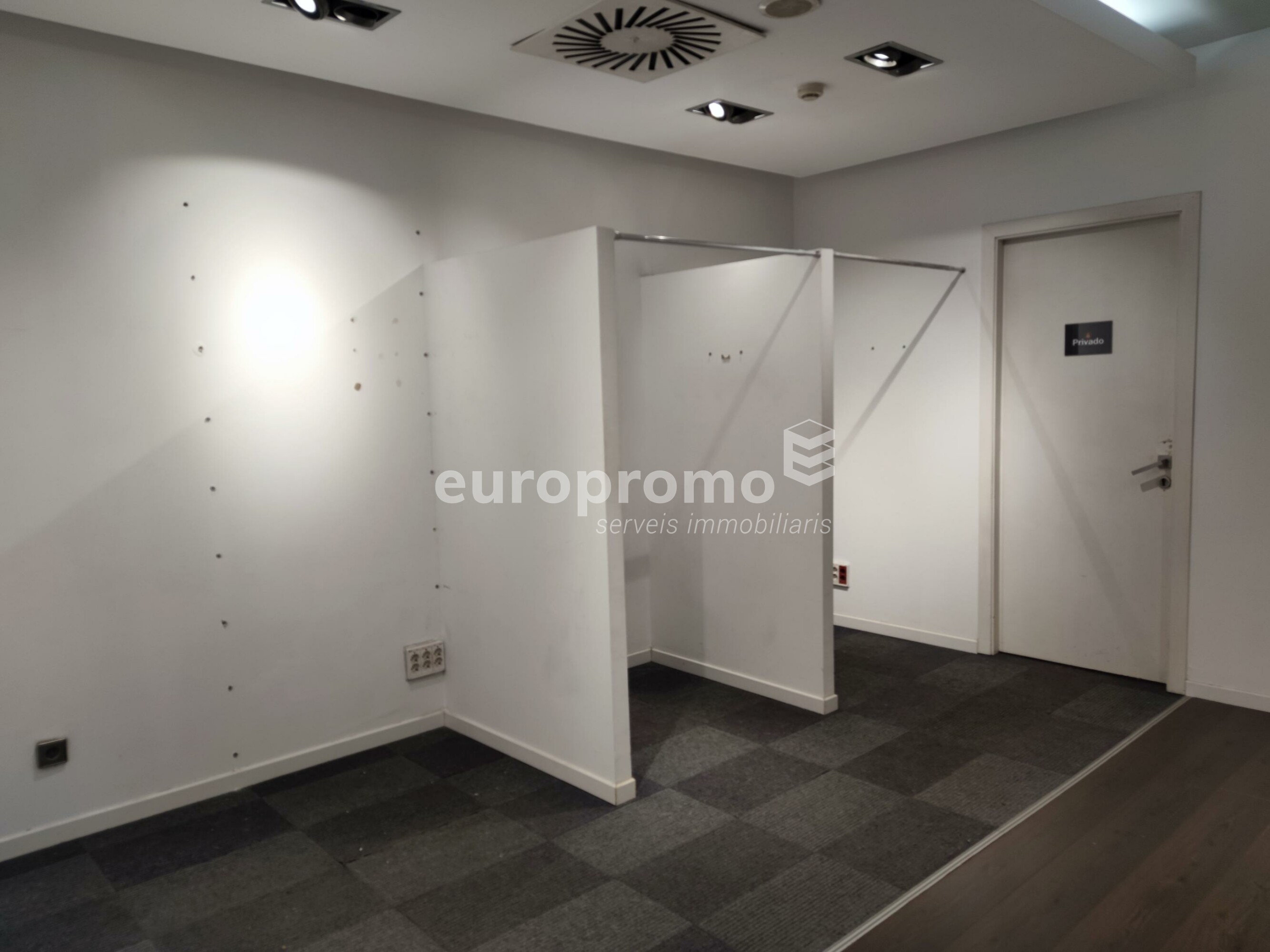 Fantástico local de 78 m² situado a primera línea y mejor zona comercial de la ciudad! 